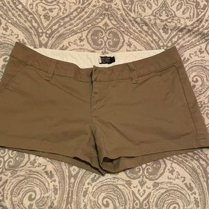 Volcom Light brown low-waisted shorts